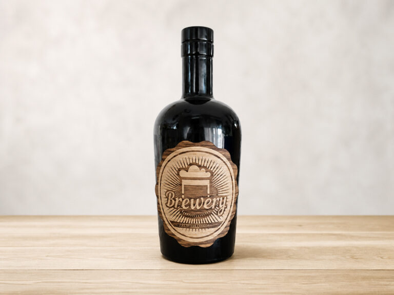 Holzaufkleber als Produktetikett für Bier- und Weinflaschen - aufkleber.at