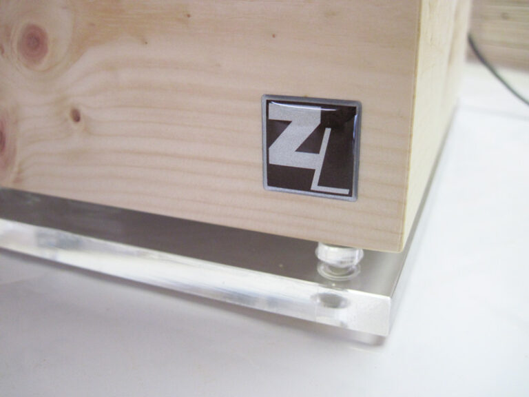 Logoaufkleber zur Produktkennzeichnung Zirbenlüfter - aufkleber.at